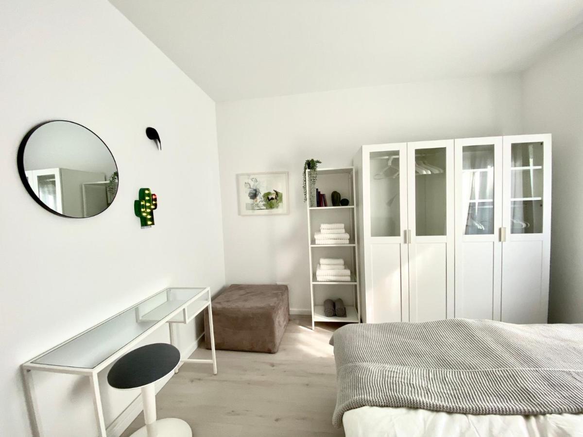 Modernes Apartment, Terrasse Und Garten Am Lilienthalpark Im Suedwesten Berlins Extérieur photo