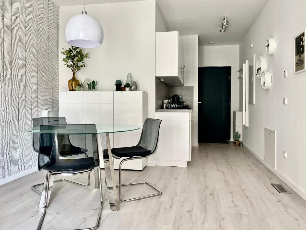 Modernes Apartment, Terrasse Und Garten Am Lilienthalpark Im Suedwesten Berlins Extérieur photo