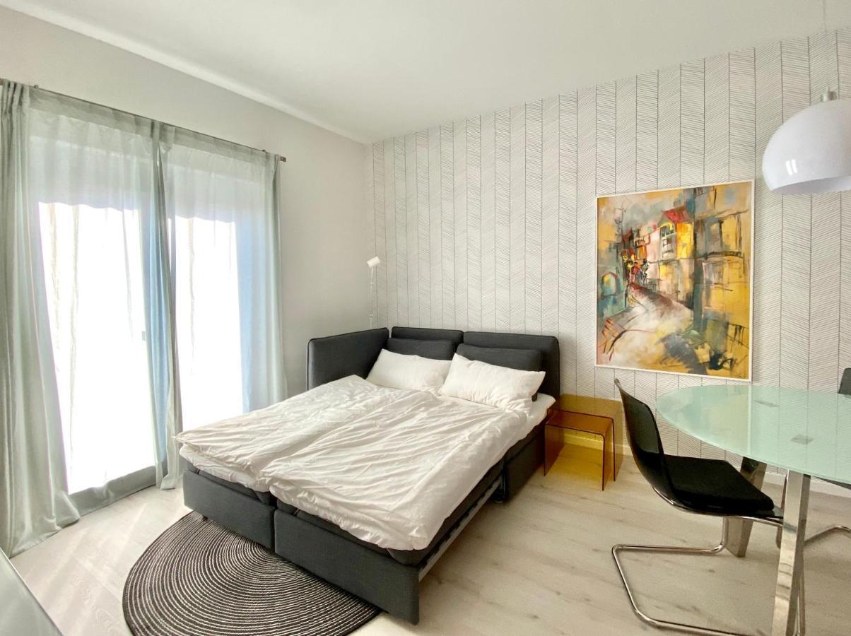 Modernes Apartment, Terrasse Und Garten Am Lilienthalpark Im Suedwesten Berlins Extérieur photo